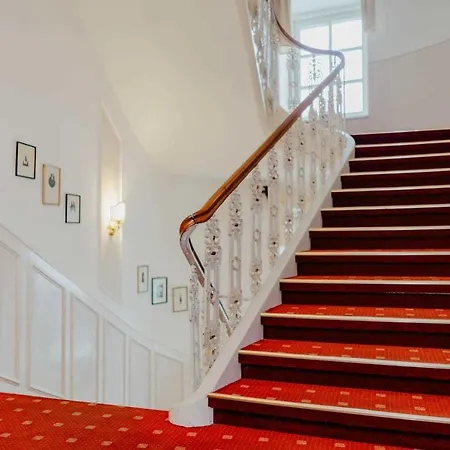 Hammer Hotel 2*