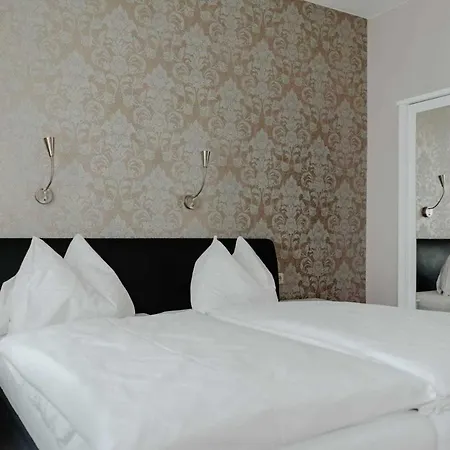 Hammer Hotel 2*